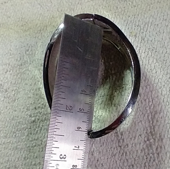 Silvertone wavy textured wide hinged bracelet - Picture 2 of 6